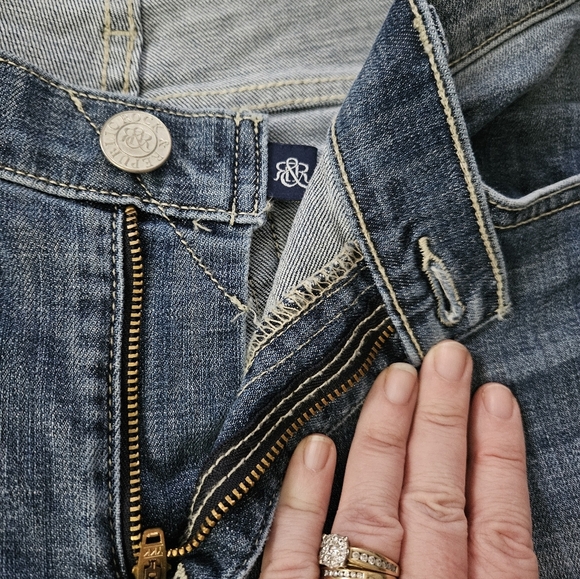 Rock & Republic Classic Blue Denim Jeans. Size 14 - Picture 4 of 12